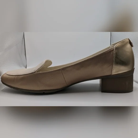 Anne Klein Daneen cream and two-tone gold Leather Loafer Shoe Low Heel Sz 9 - Picture 2 of 7